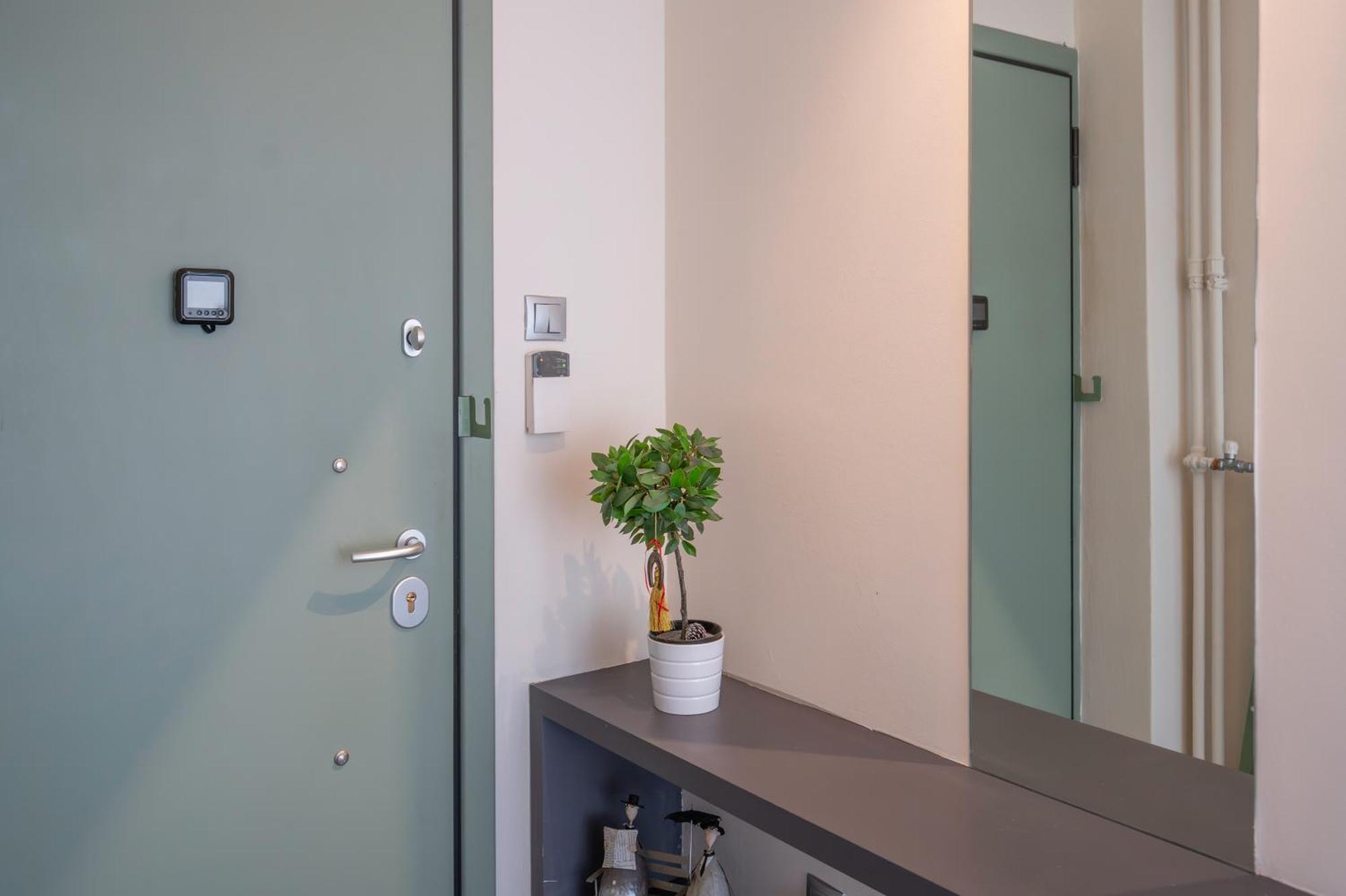 City Oasis: Newly Renovated 2Br Apt In City Center Atenas Exterior foto