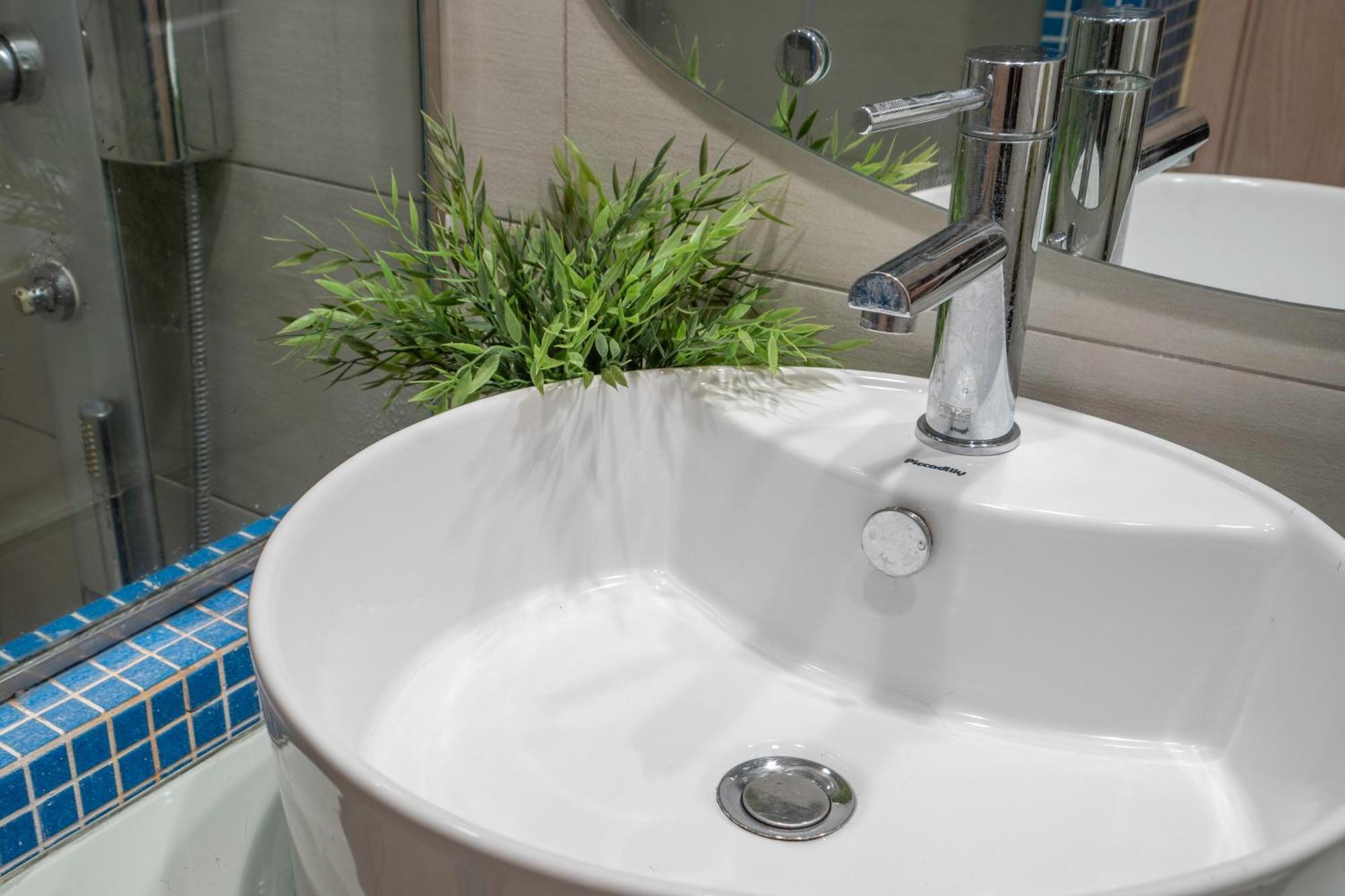 City Oasis: Newly Renovated 2Br Apt In City Center Atenas Exterior foto